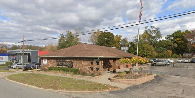 Clock Restaurant - Southfield - 23380 Telegraph Rd (newer photo)